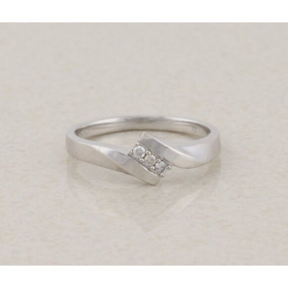 10k White Gold Natural .06 carat Diamond Ring Size 6 3/4 - Picture 1 of 8